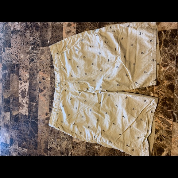 H&M Other - Palm tree patterned shorts.